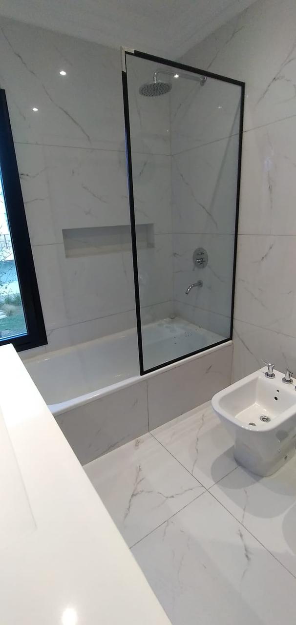 Mampara Fija para Ducha Minimalista